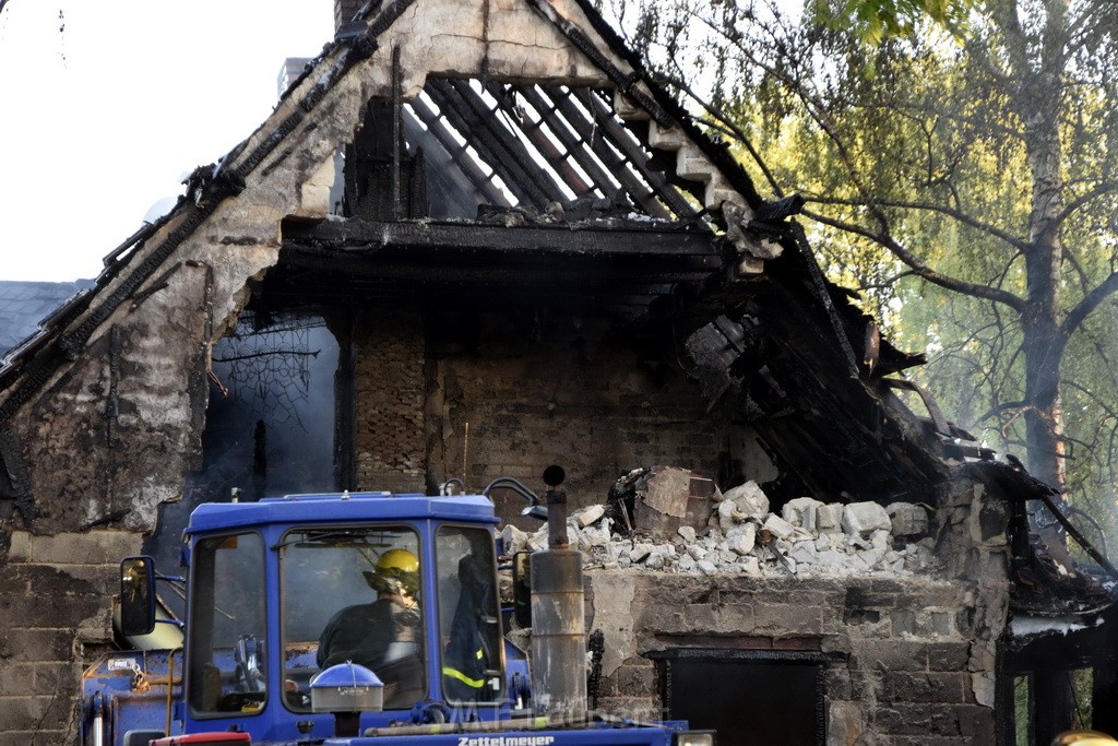 Grossfeuer Einfamilienhaus Siegburg Muehlengrabenstr P0963.JPG - Miklos Laubert